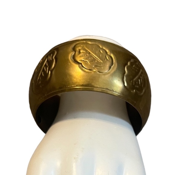 Vintage Wide Etched Leaves Brass Bangle Bracelet - Picture 1 of 6